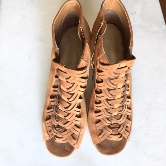 Michael Kors tan acorn ankle boots / open toe shoe - Picture 3 of 8